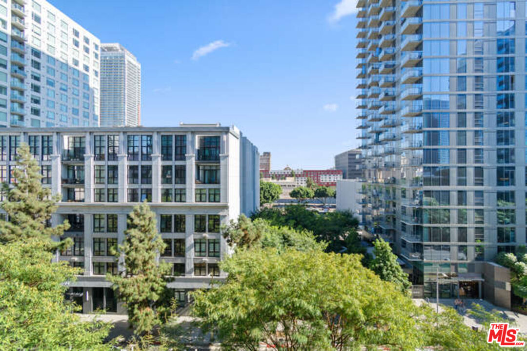 1111 S Grand Ave Unit: 716