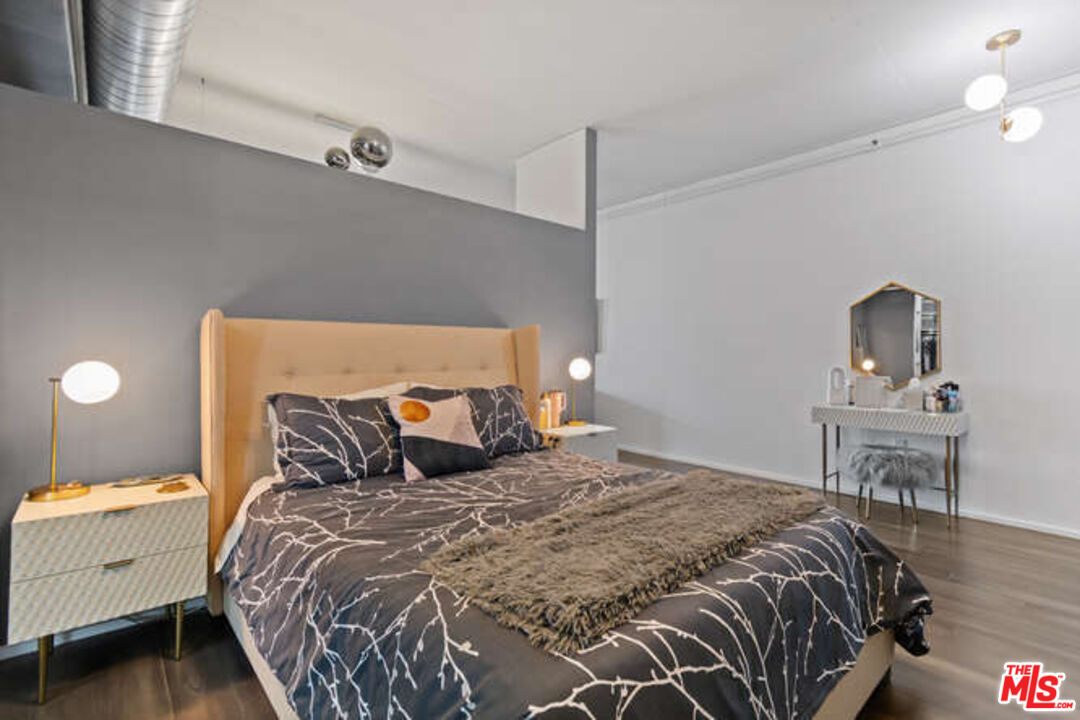 1111 S Grand Ave Unit: 716