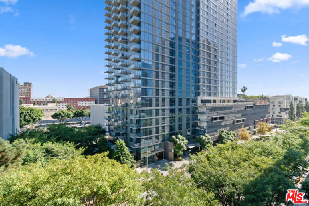 1111 S Grand Ave Unit: 716