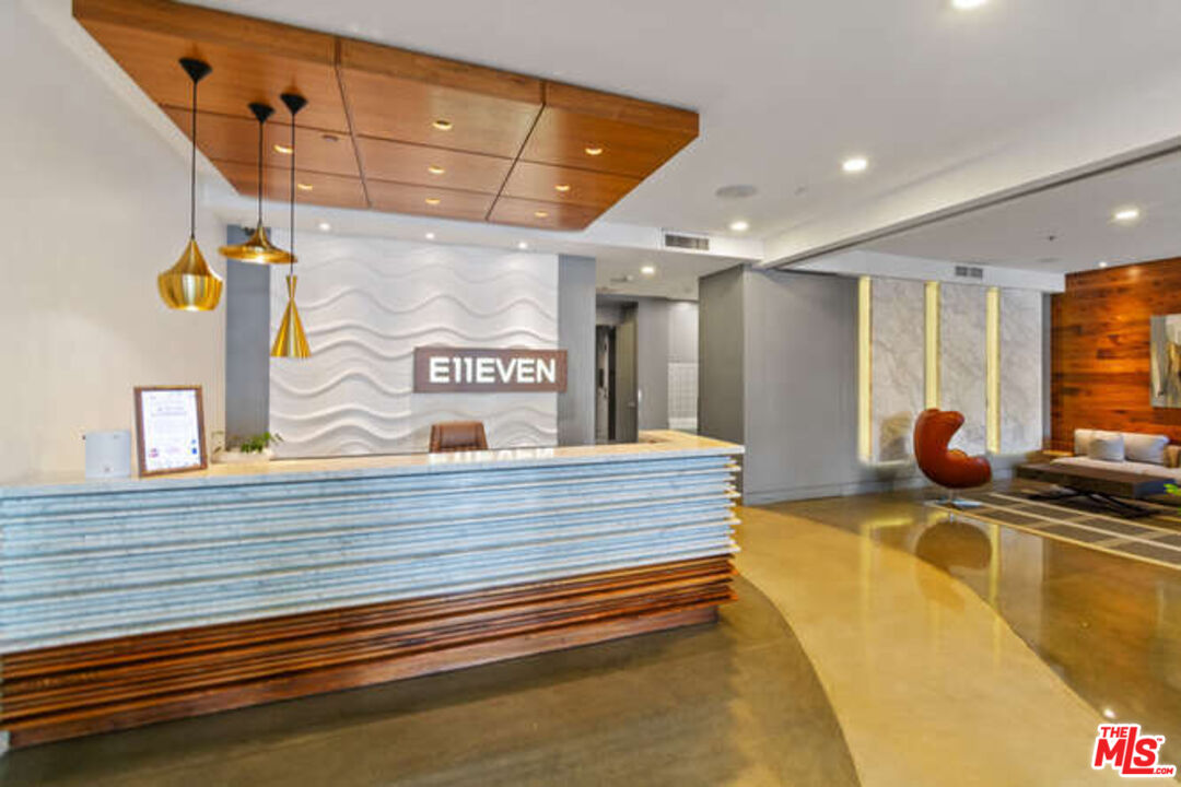 1111 S Grand Ave Unit: 716