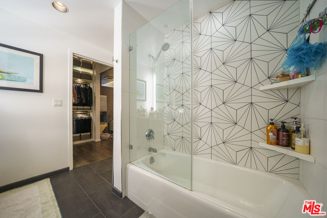 1111 S Grand Ave Unit: 716