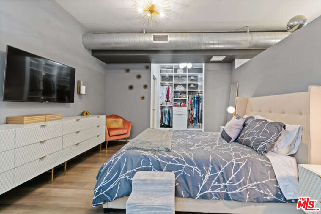 1111 S Grand Ave Unit: 716