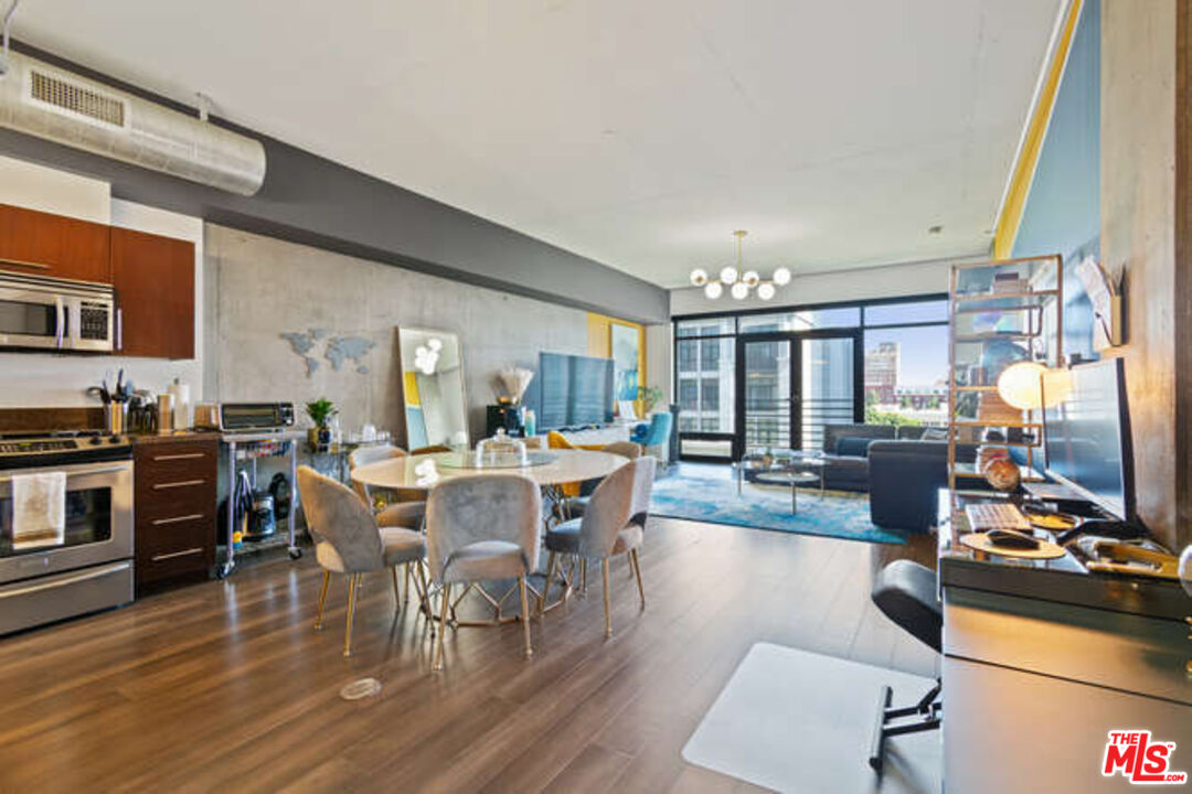 1111 S Grand Ave Unit: 716