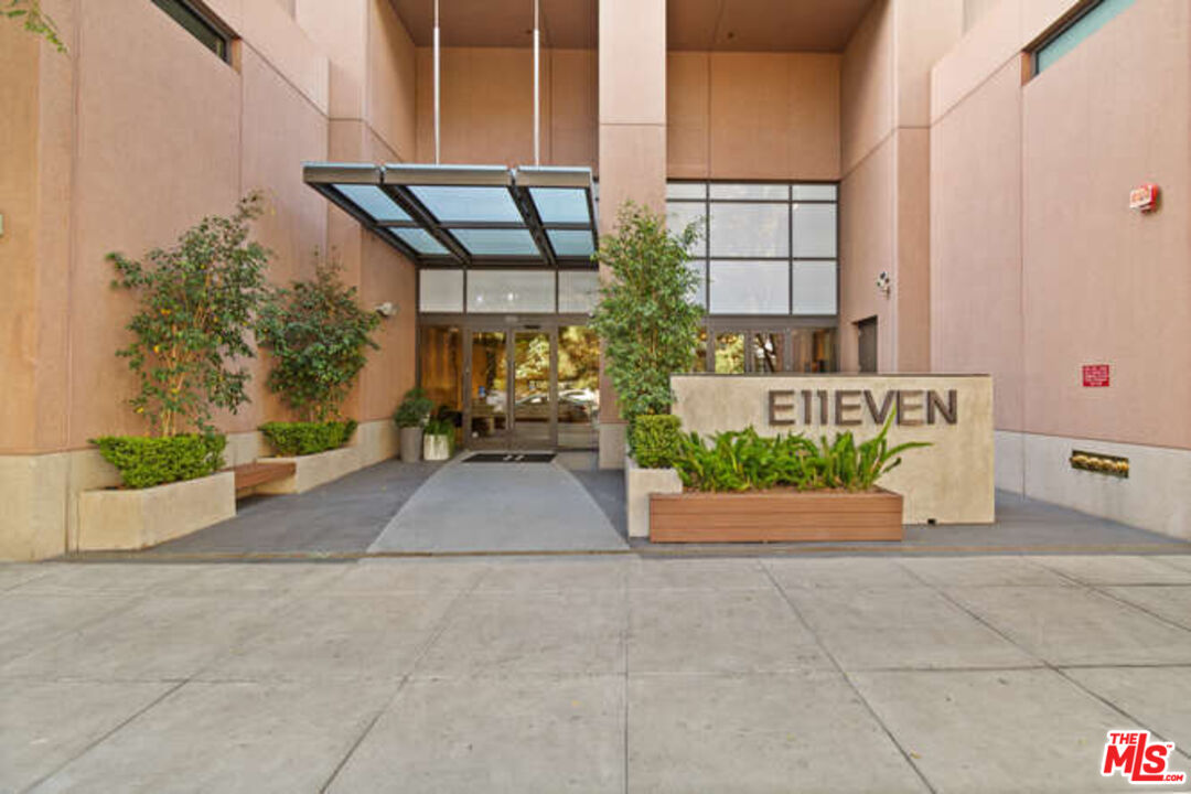 1111 S Grand Ave Unit: 716