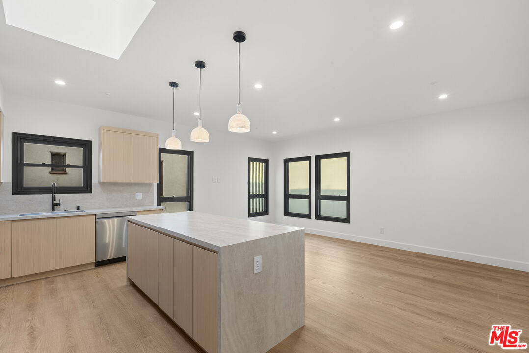 132 S Oakhurst Dr Unit: 8