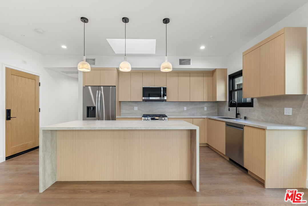 132 S Oakhurst Dr Unit: 8