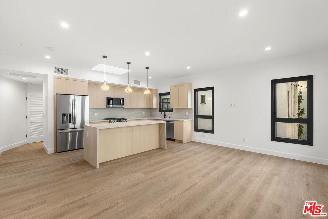 132 S Oakhurst Dr Unit: 8