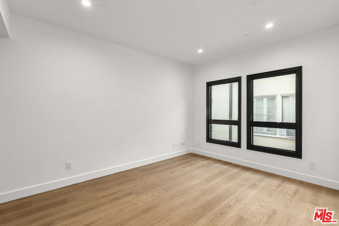 132 S Oakhurst Dr Unit: 8