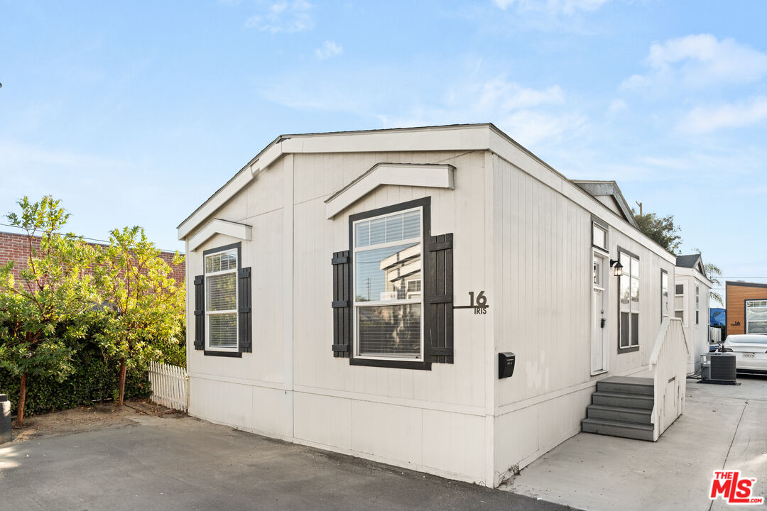 8250 Lankershim Blvd Unit: 22