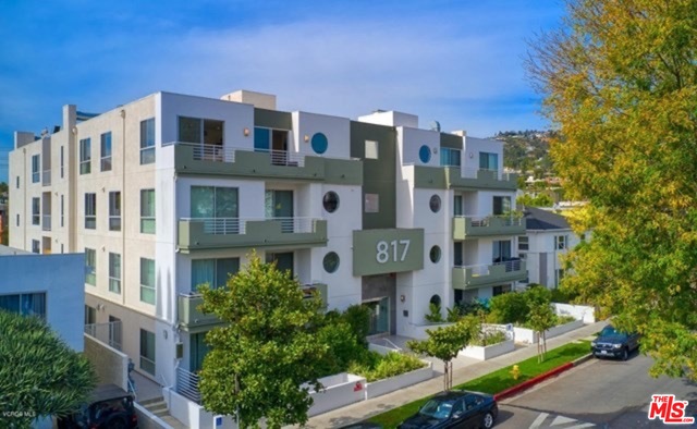 817 N Alfred St Unit: 404