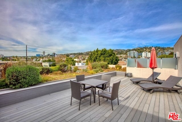 817 N Alfred St Unit: 404