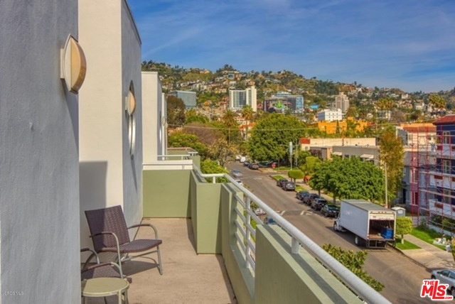 817 N Alfred St Unit: 404