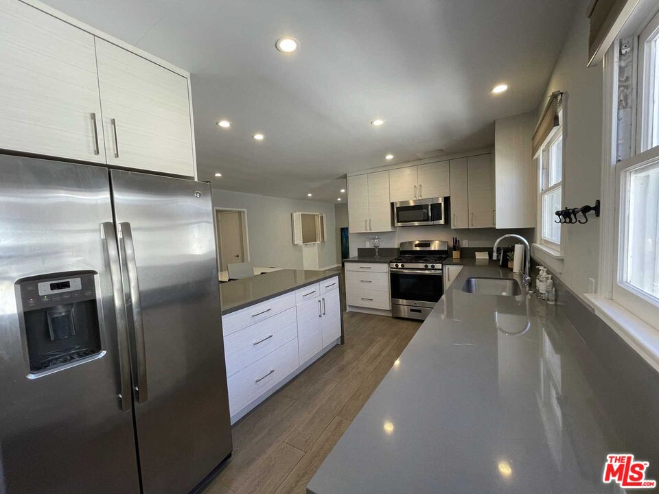 348 S Elm Dr Unit: 6