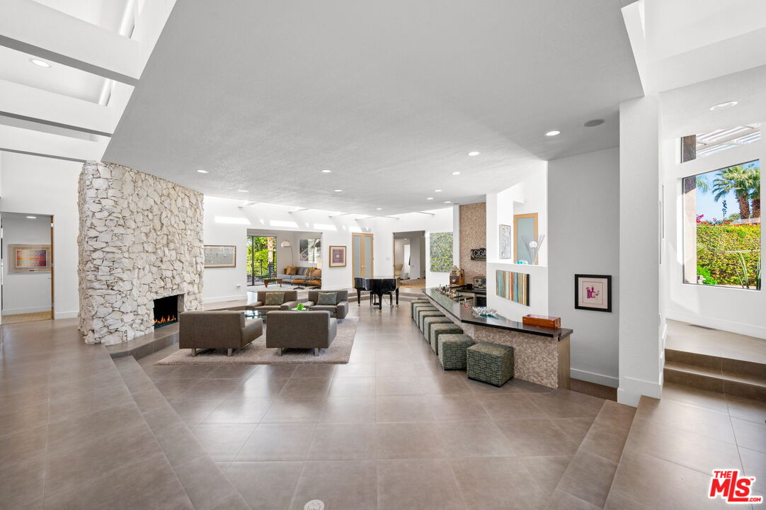 1650 E Murray Canyon Dr