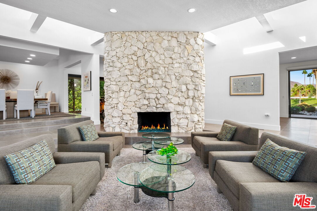 1650 E Murray Canyon Dr