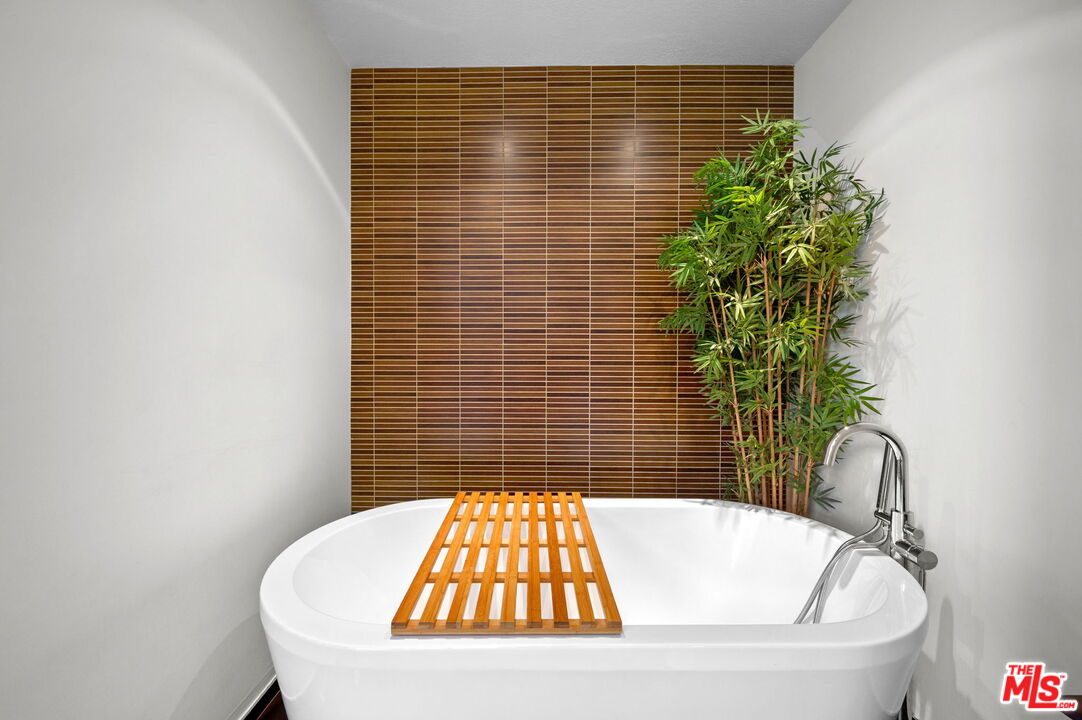 1650 E Murray Canyon Dr