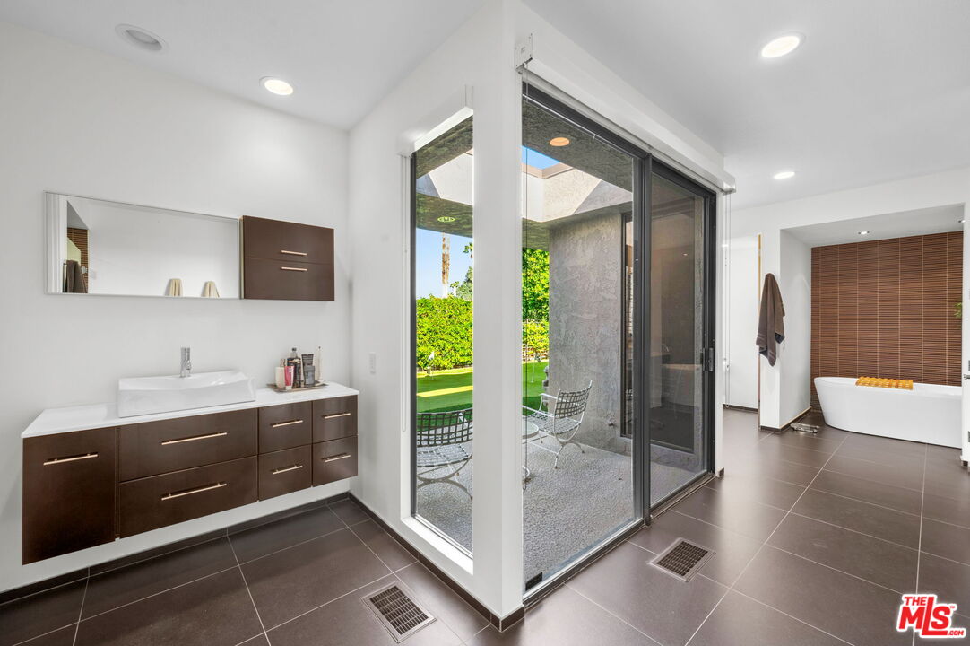 1650 E Murray Canyon Dr