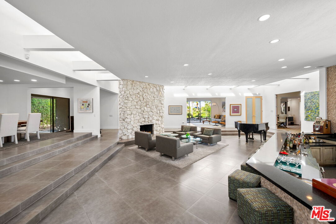 1650 E Murray Canyon Dr