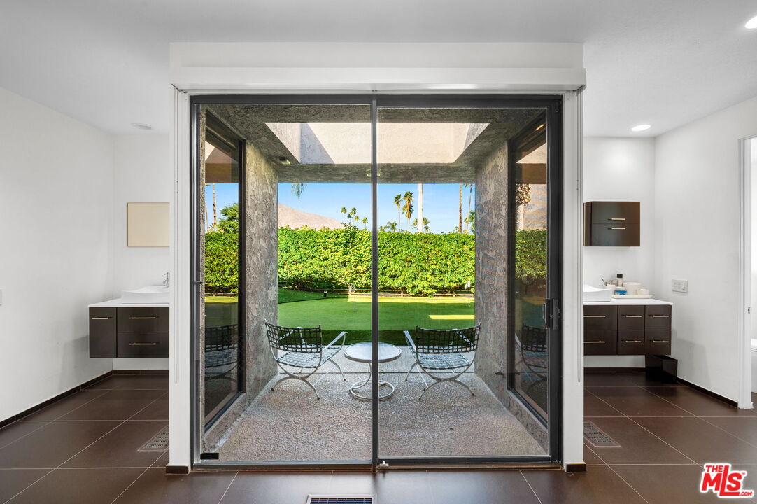 1650 E Murray Canyon Dr