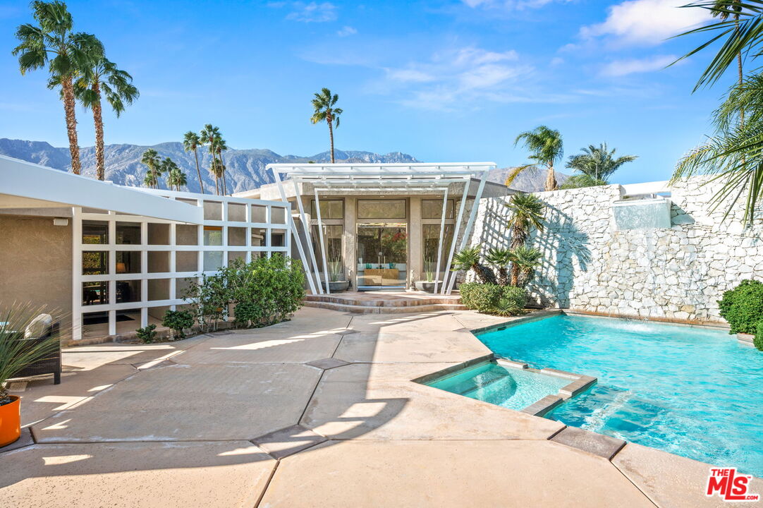 1650 E Murray Canyon Dr