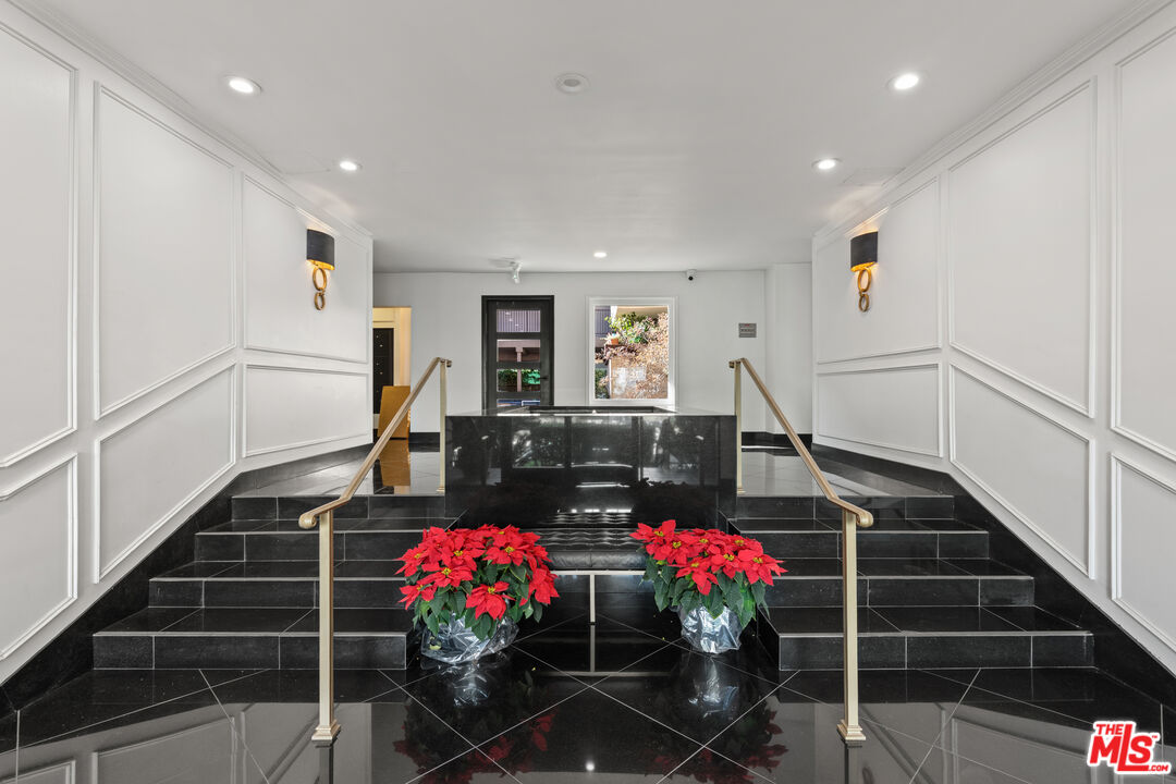 1121 N Olive Dr Unit: 209