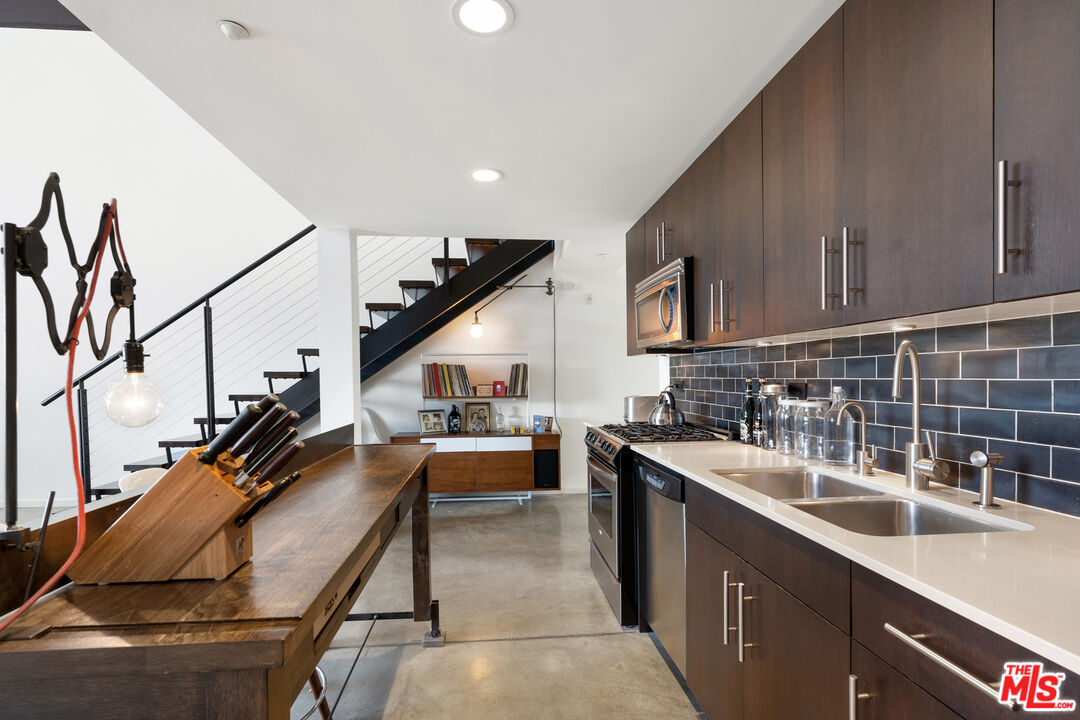 4111 W Sunset Blvd Unit: 546