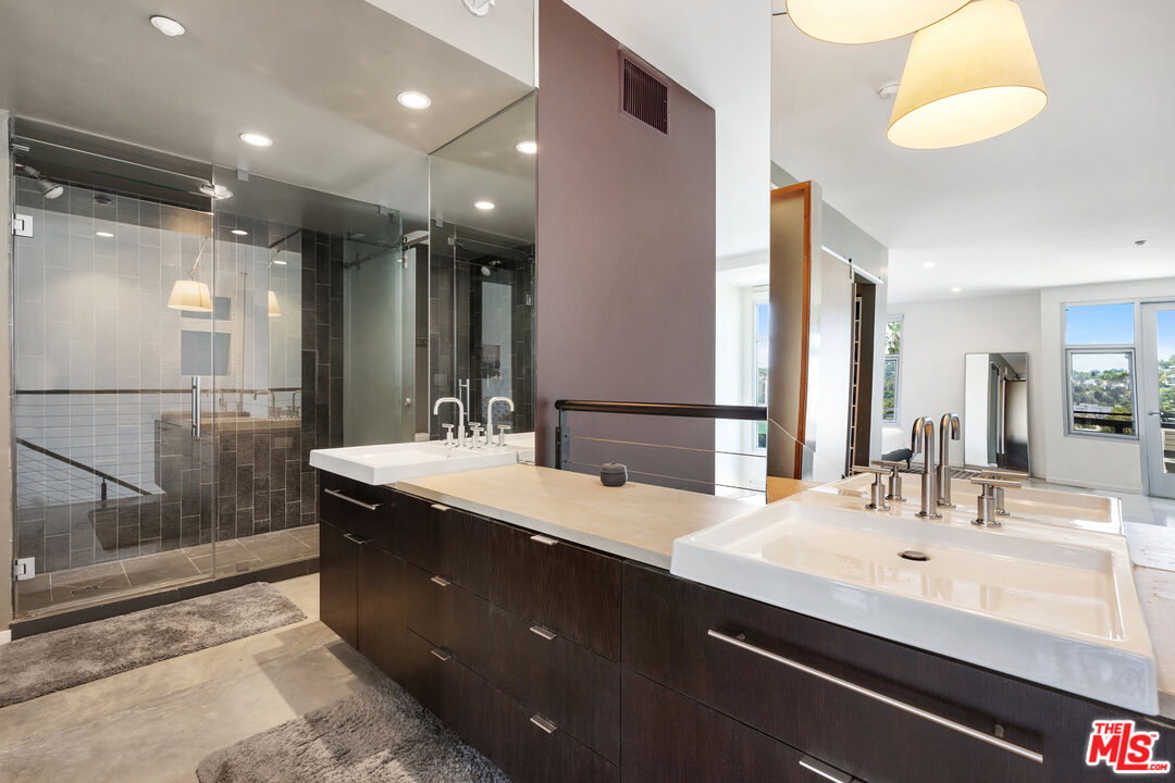 4111 W Sunset Blvd Unit: 546