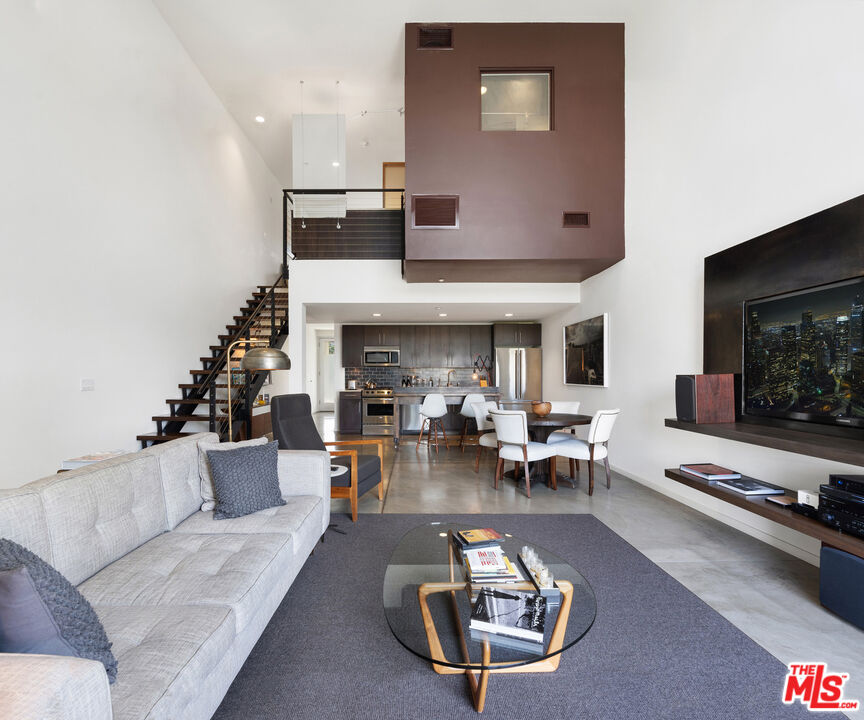 4111 W Sunset Blvd Unit: 546