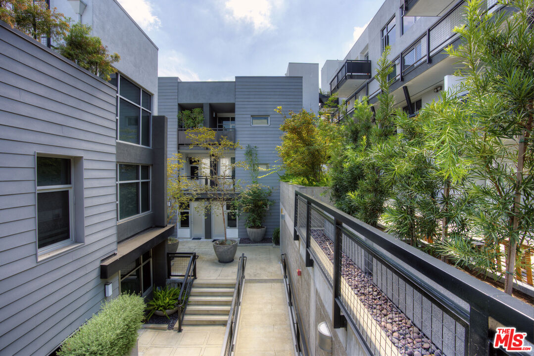 4111 W Sunset Blvd Unit: 546