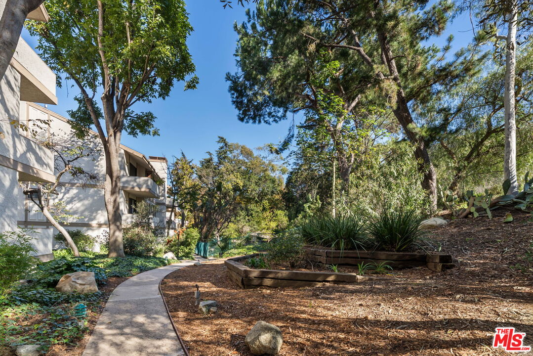 3480 Barham Blvd Unit: 306