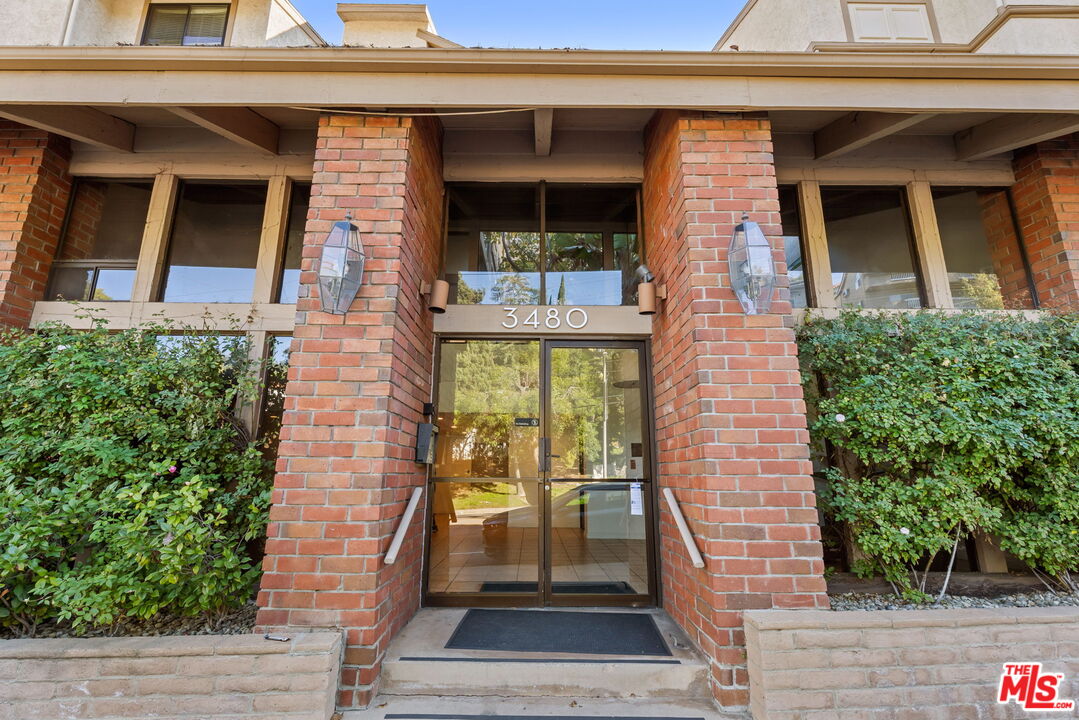 3480 Barham Blvd Unit: 306