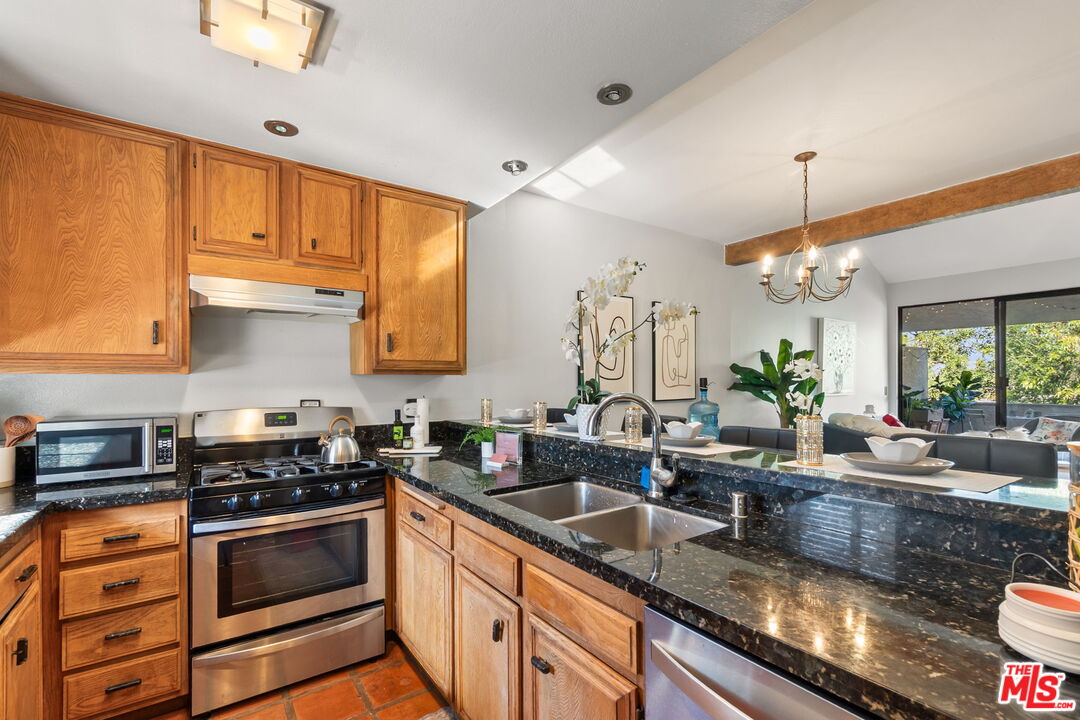 3480 Barham Blvd Unit: 306