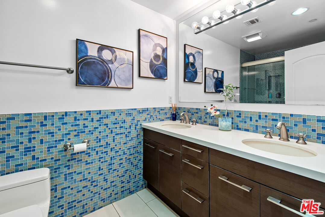 718 N Croft Ave Unit: 103