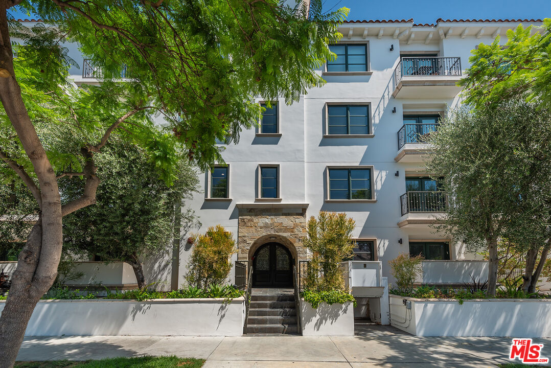 718 N Croft Ave Unit: 103