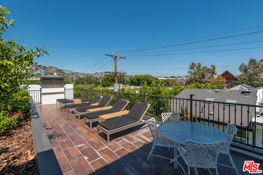 718 N Croft Ave Unit: 103