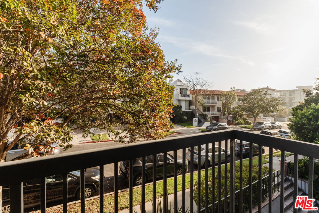 11737 Darlington Ave Unit: 202