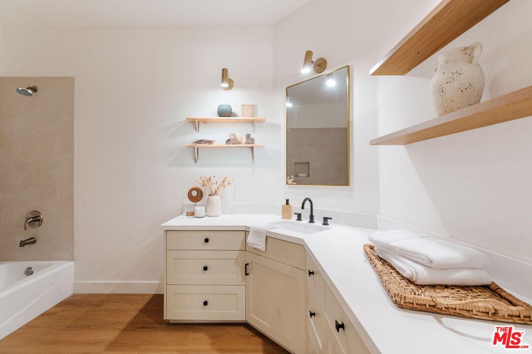 11737 Darlington Ave Unit: 202