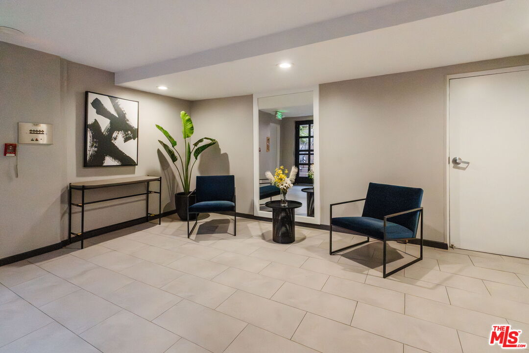 11737 Darlington Ave Unit: 202