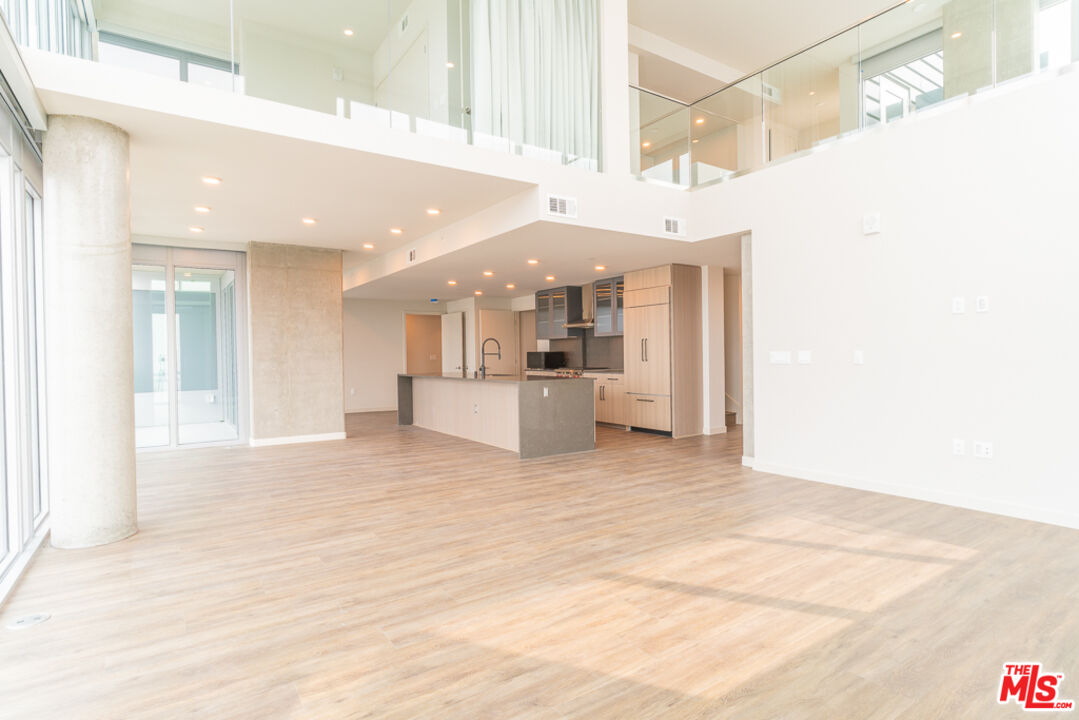 601 Eleventh Unit: PH 3304