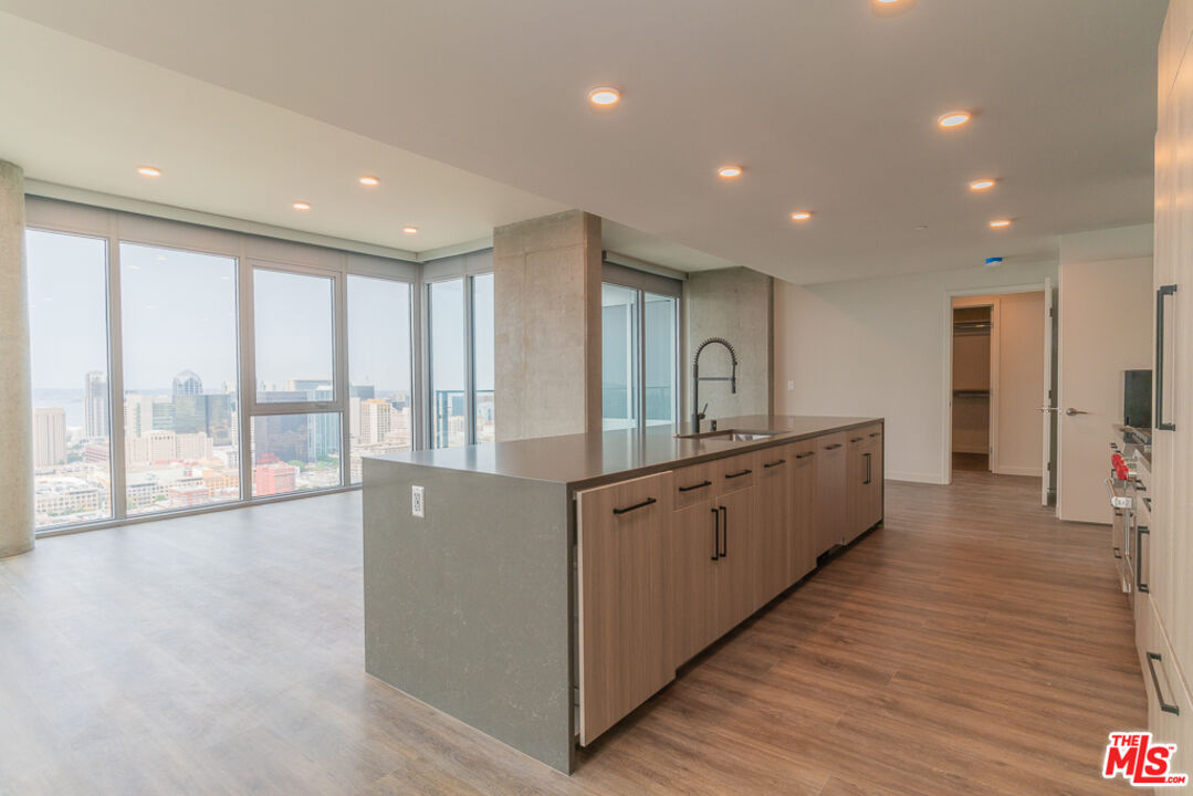 601 Eleventh Unit: PH 3304