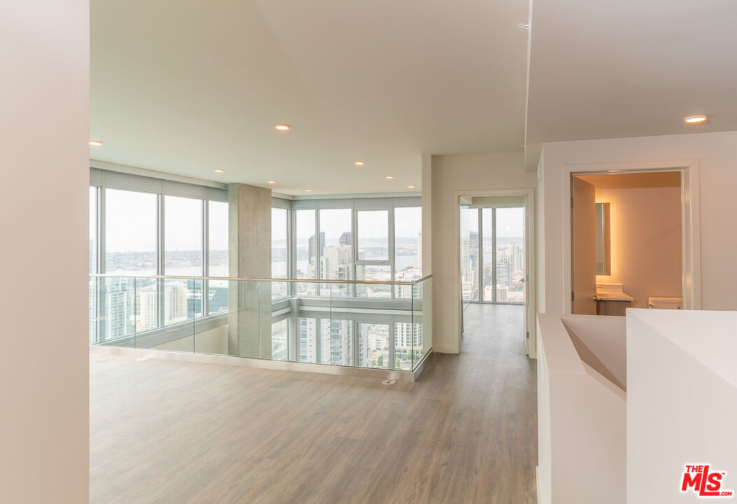 601 Eleventh Unit: PH 3304