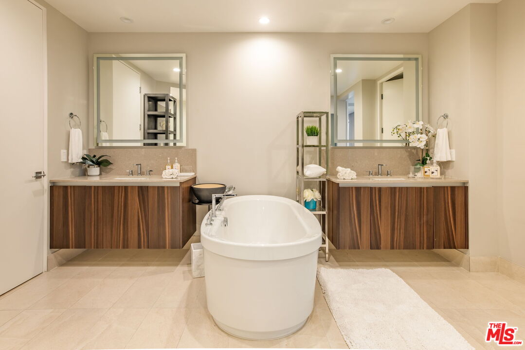 460 N Palm Dr Unit: 403