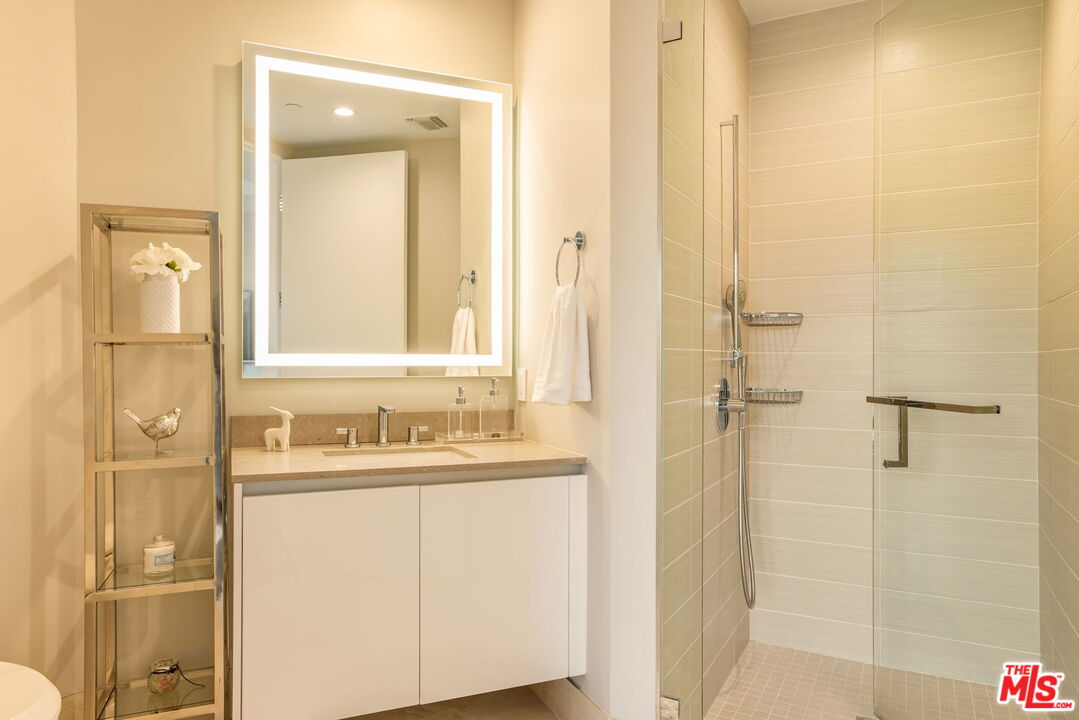 460 N Palm Dr Unit: 403