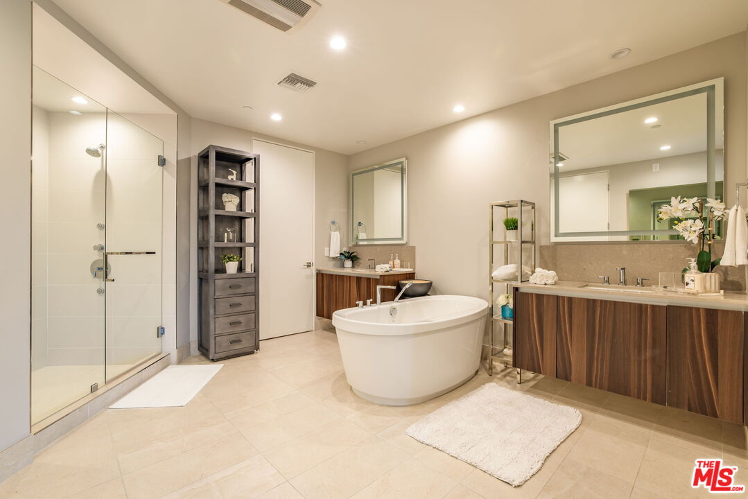 460 N Palm Dr Unit: 403