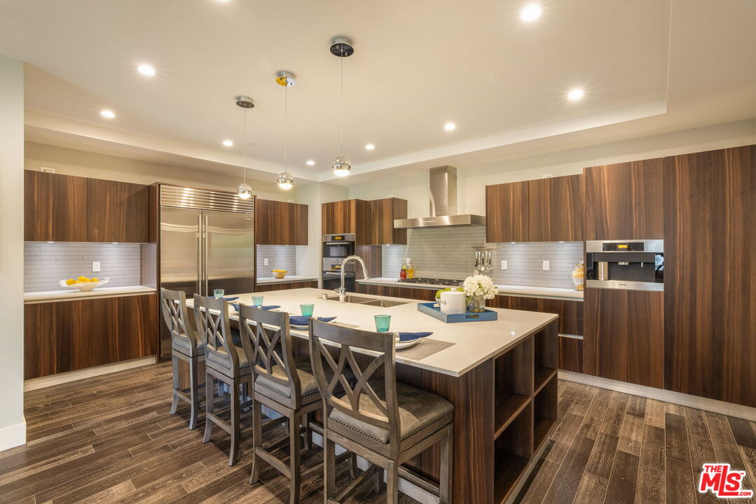 460 N Palm Dr Unit: 403