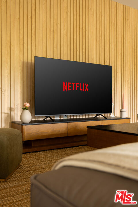 547 N Sweetzer Ave Unit: 203