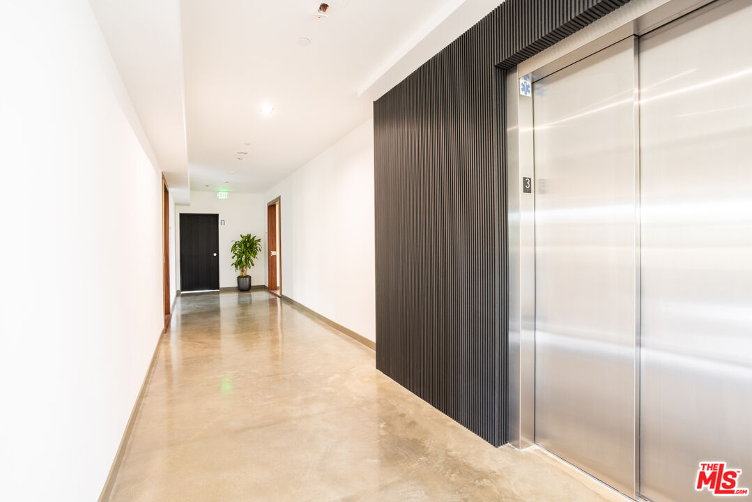 547 N Sweetzer Ave Unit: 203