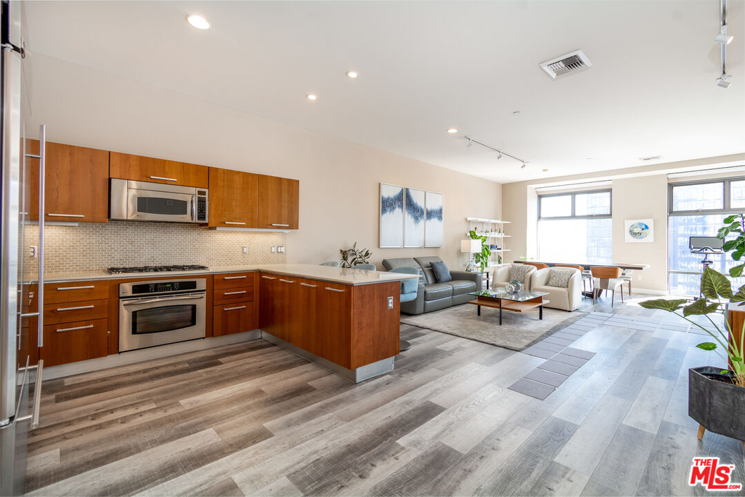 801 S Grand Ave Unit: 1909