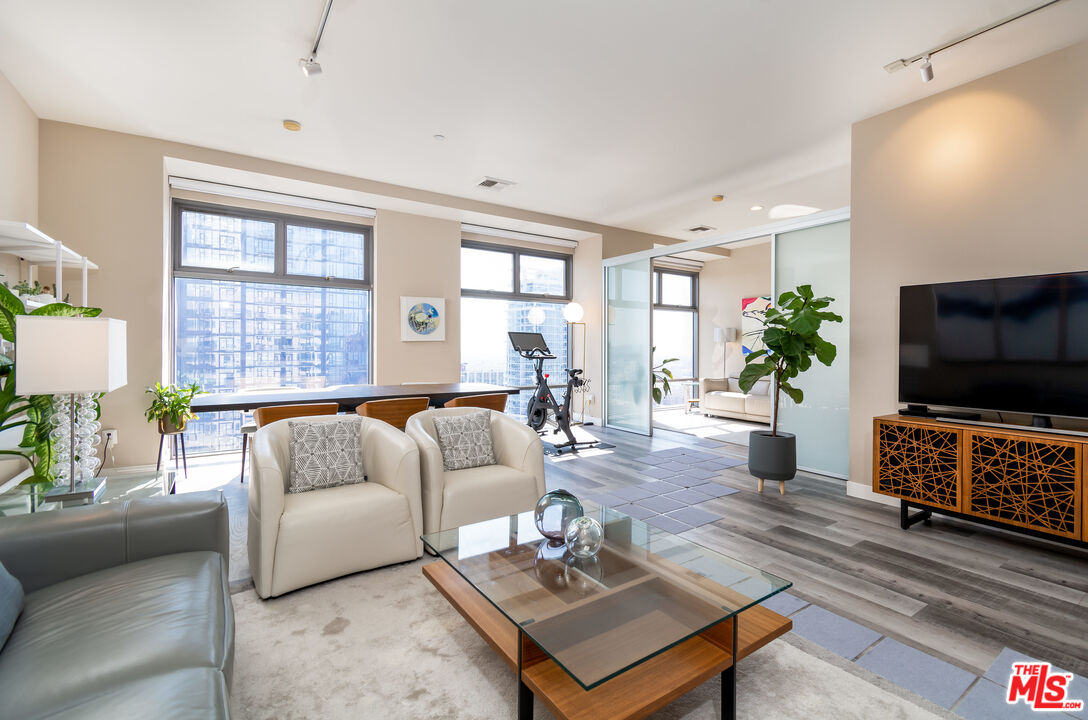 801 S Grand Ave Unit: 1909