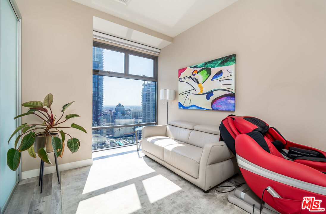 801 S Grand Ave Unit: 1909